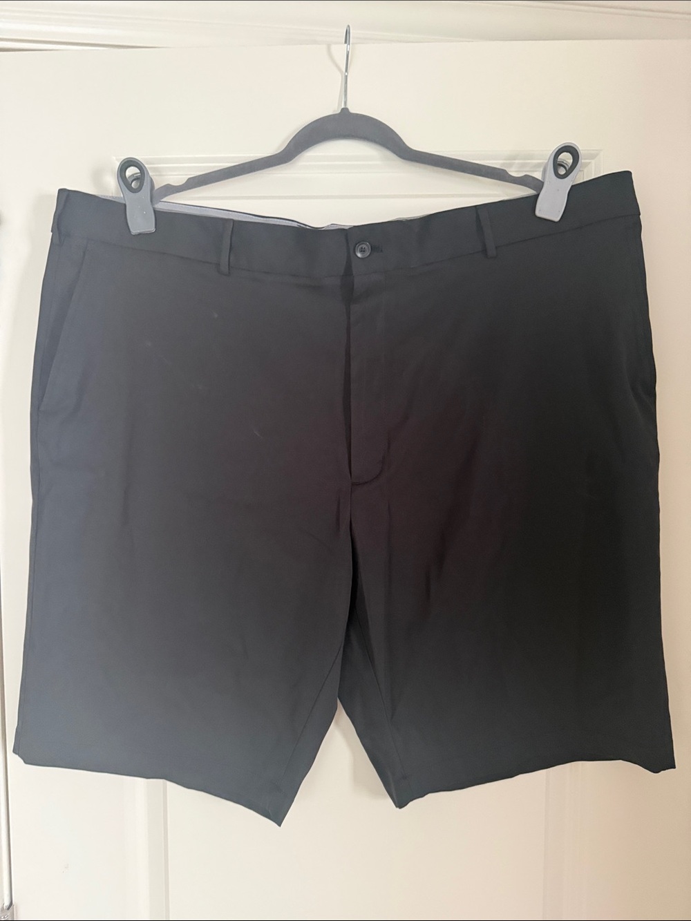 Walter Hagen Black Flat-Front Shorts
